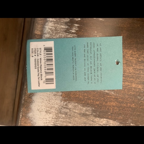 *NWT* TOMS - Picture 7 of 11